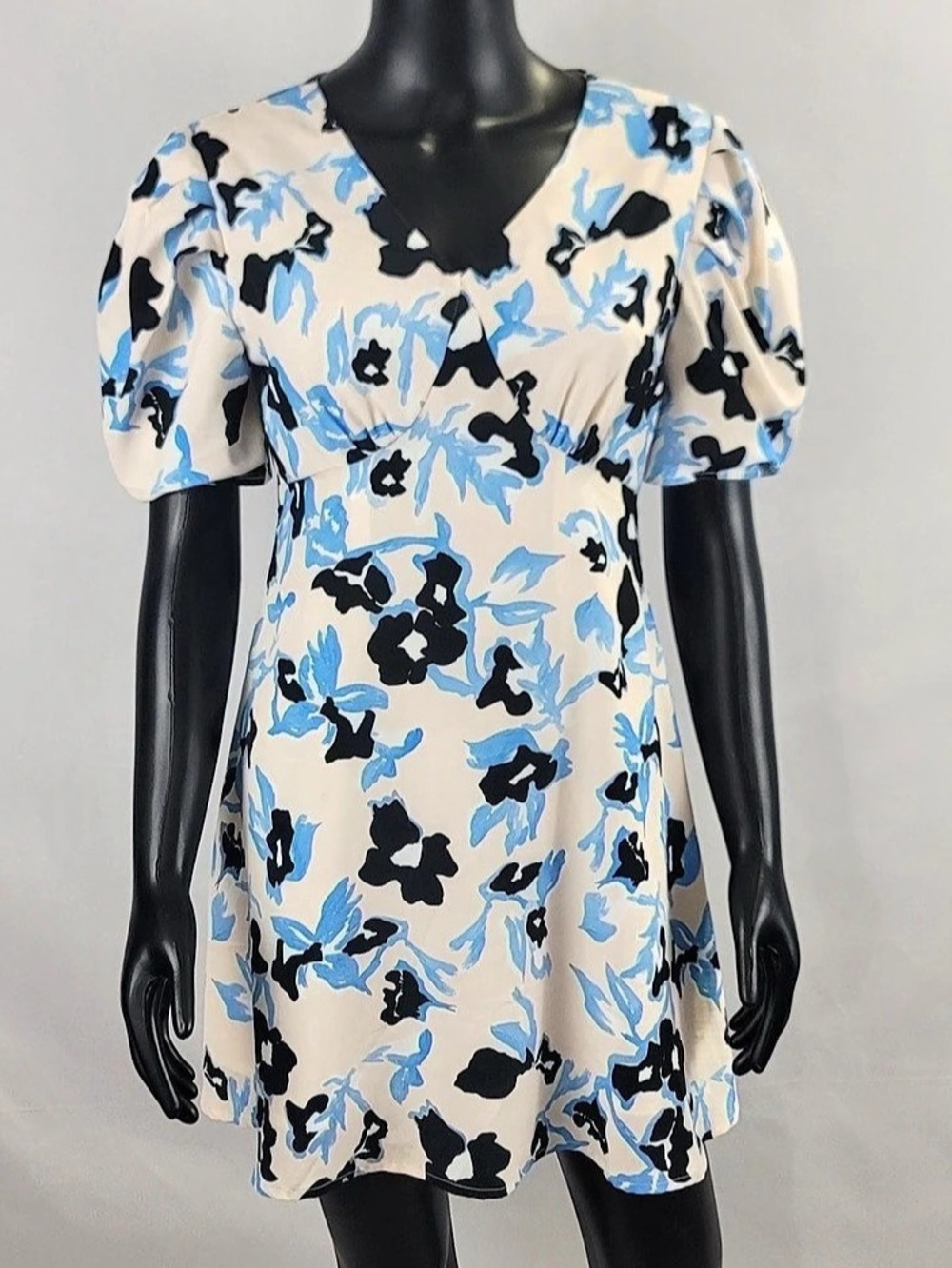 Urban Revivo Floral Mini Dress in White & Blue Size Medium